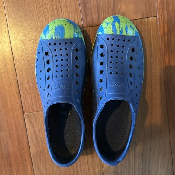 Native Kids’ Water Shoes, size 2. - Picture 1 of 4